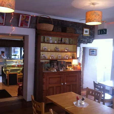 2 Camp Street & Self Catering 2*