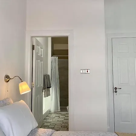 2 Camp Street & Self Catering 2*